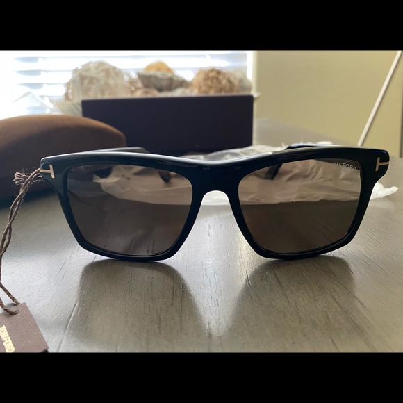 ‼️‼️BRAND NEW LUXURY BRAND TOM FORD SUNGLASSES.‼️‼️ - Picture 5 of 6